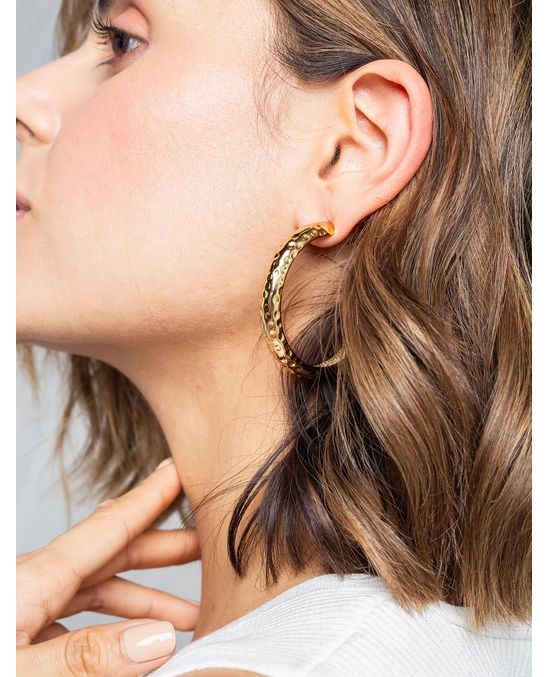 Aretes grandes con textura