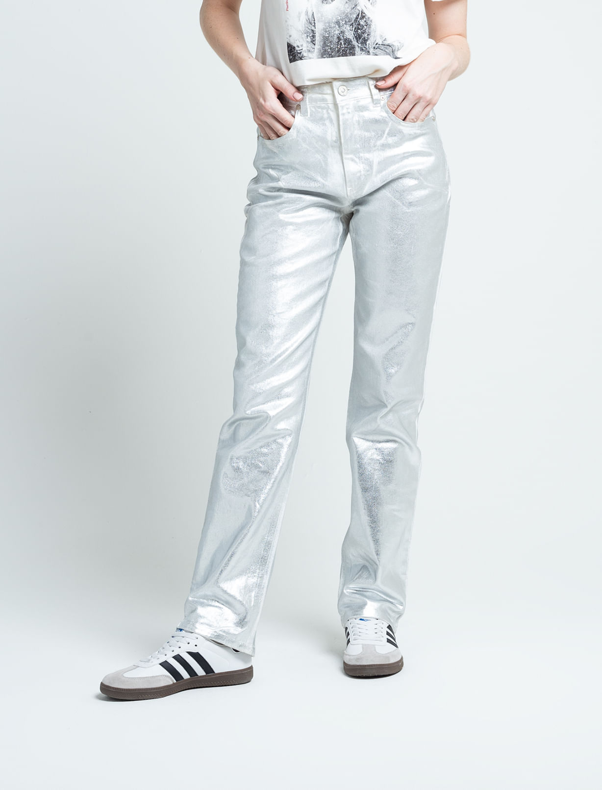 Pantalón con efecto metalizado