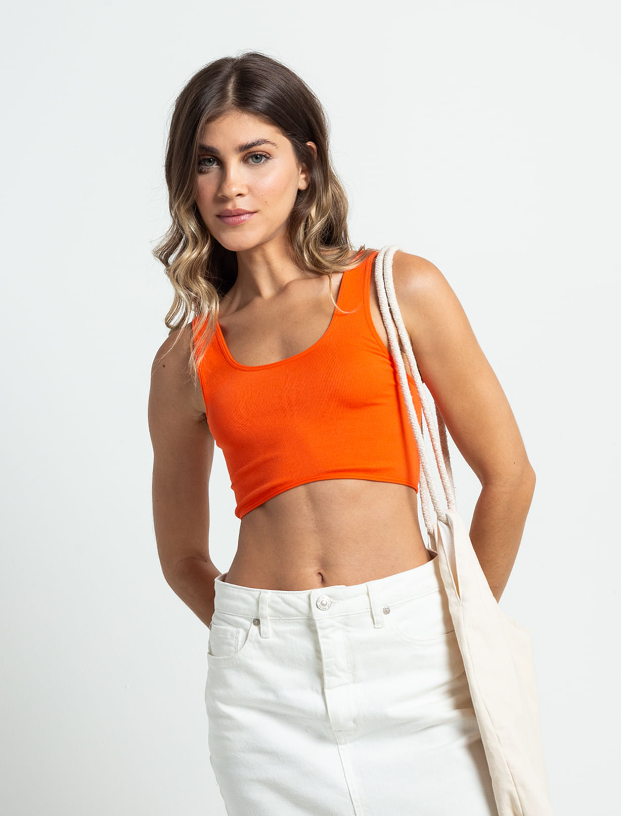 Camiseta tipo crop top
