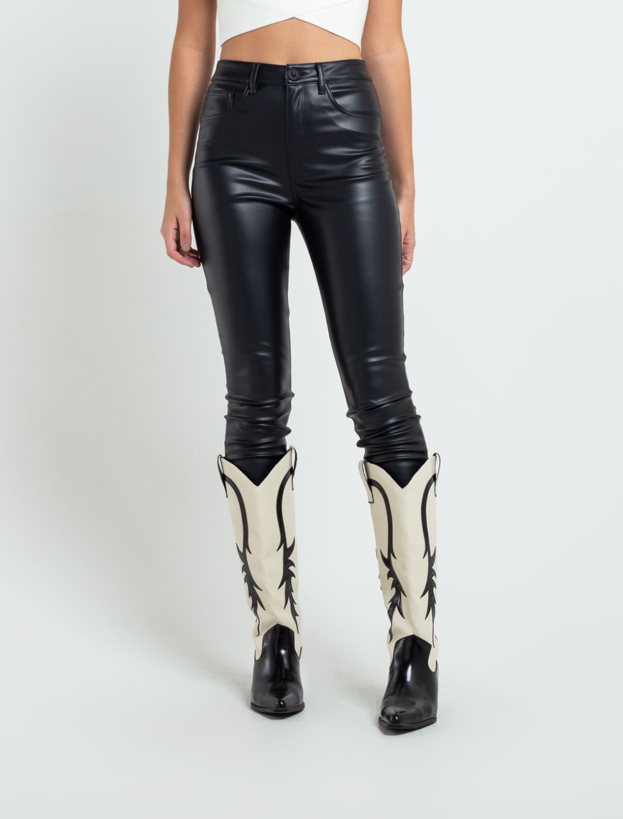 Pantalón en estilo cuero