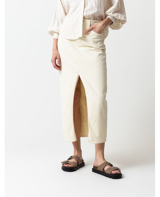 Falda con abertura en frente