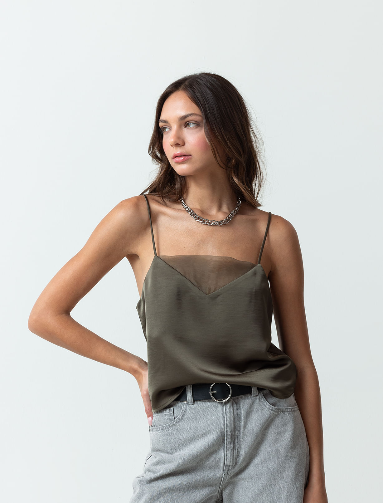 Camisa con escote en V