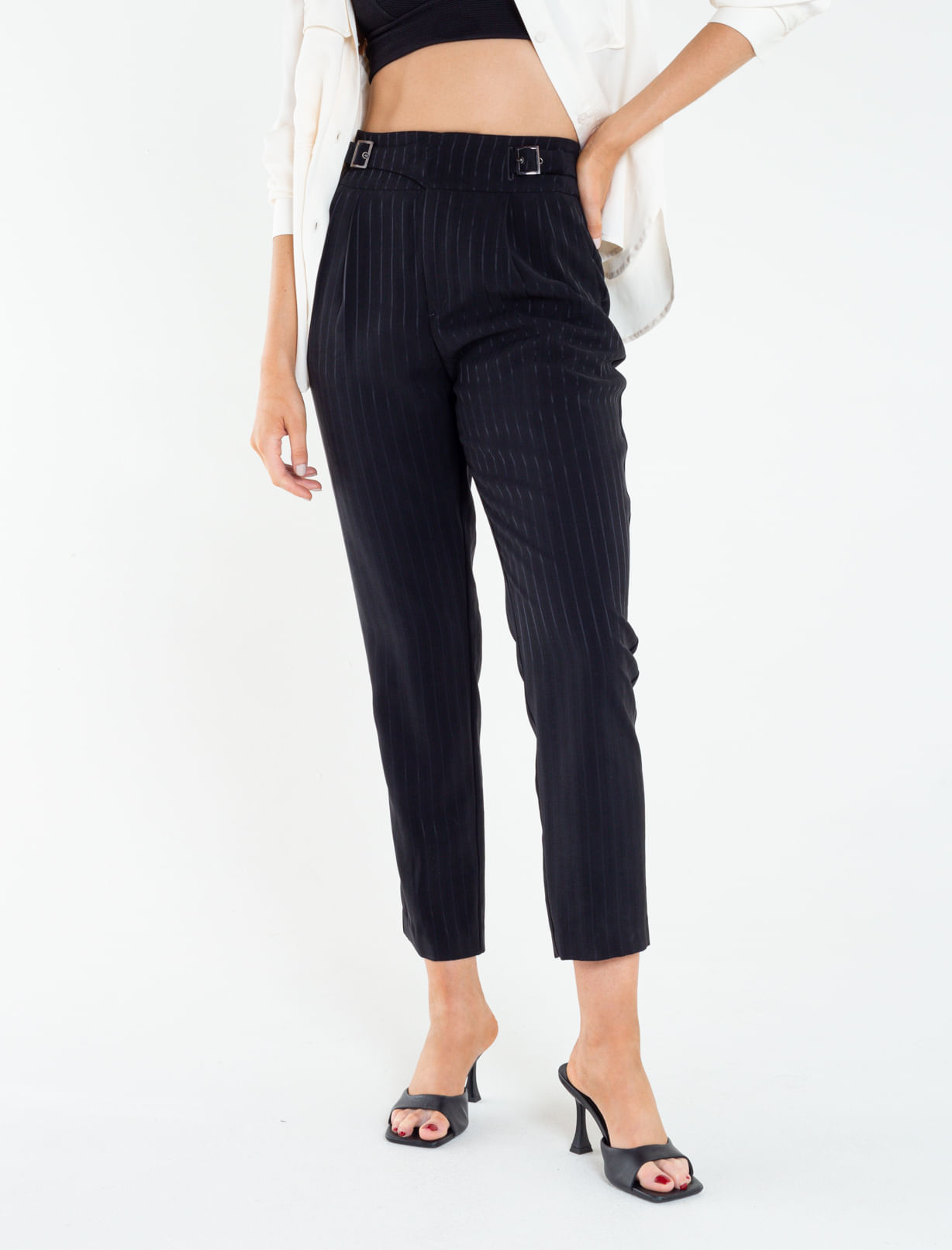 Pantalón recto con correa
