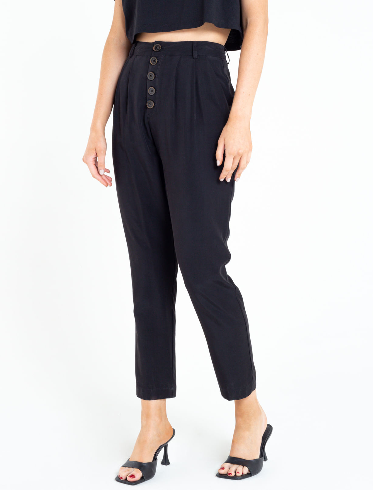 Pantalón con botones en frente