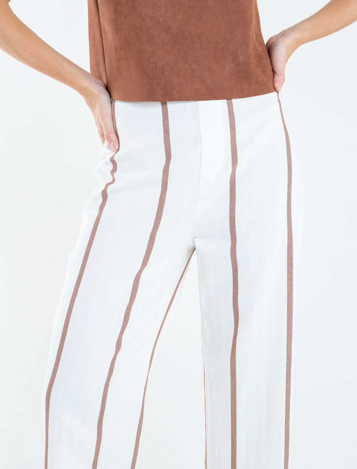 Pantalón con diseño a rayas