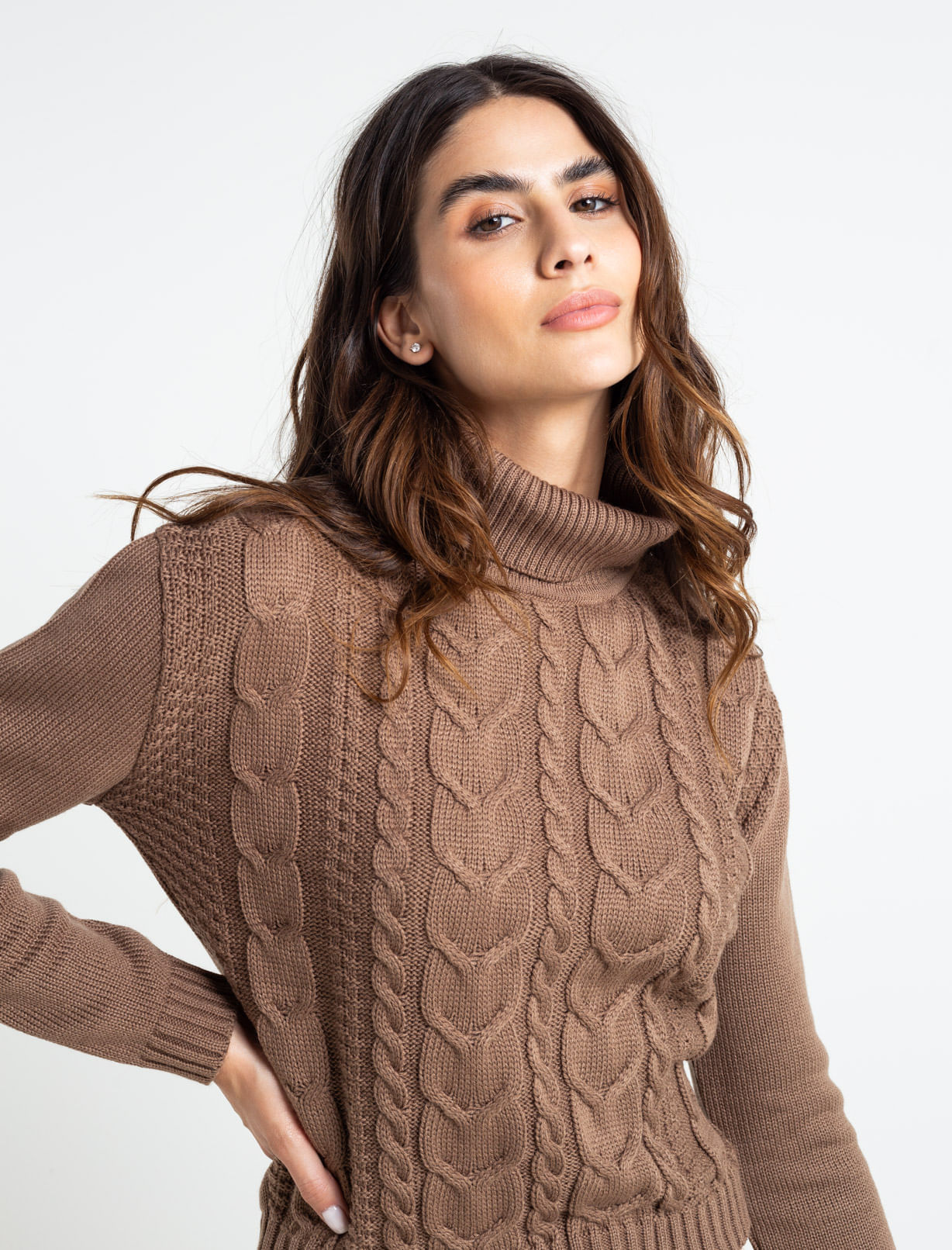 Buzo tejido de cuello alto