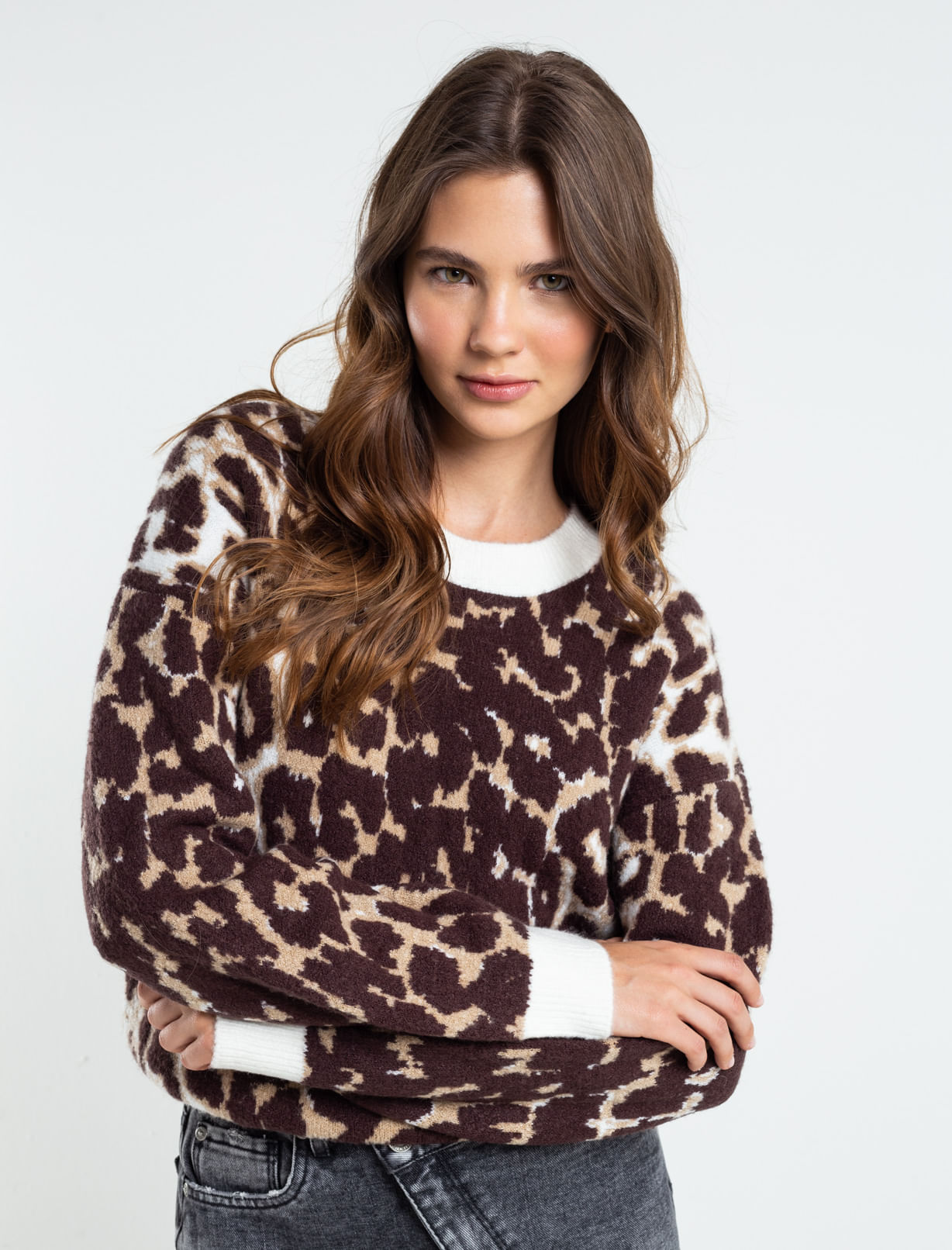 Buzo tejido con diseño de animal print