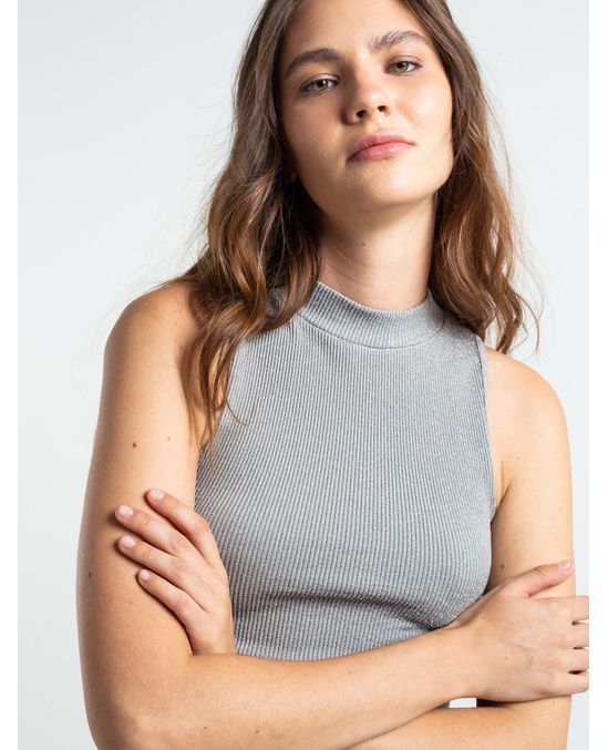 Camiseta tipo crop top