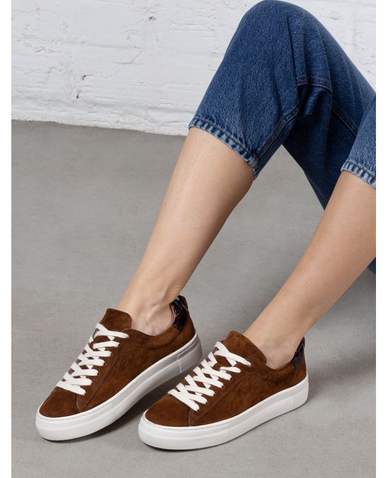 Tenis con ajuste de cordón