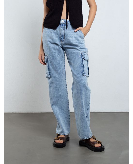 Jean con bolsillos tipo cargo