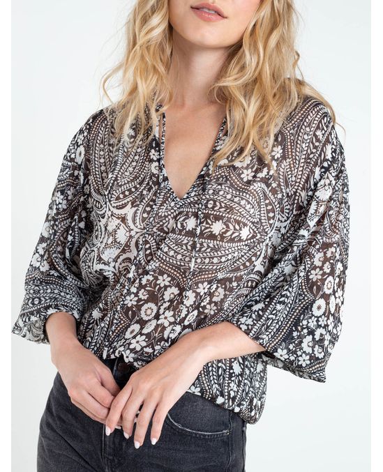 Camisa en tela con transparencia