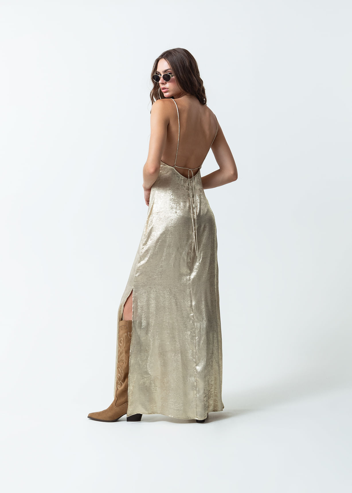 Vestido con espalda descubierta