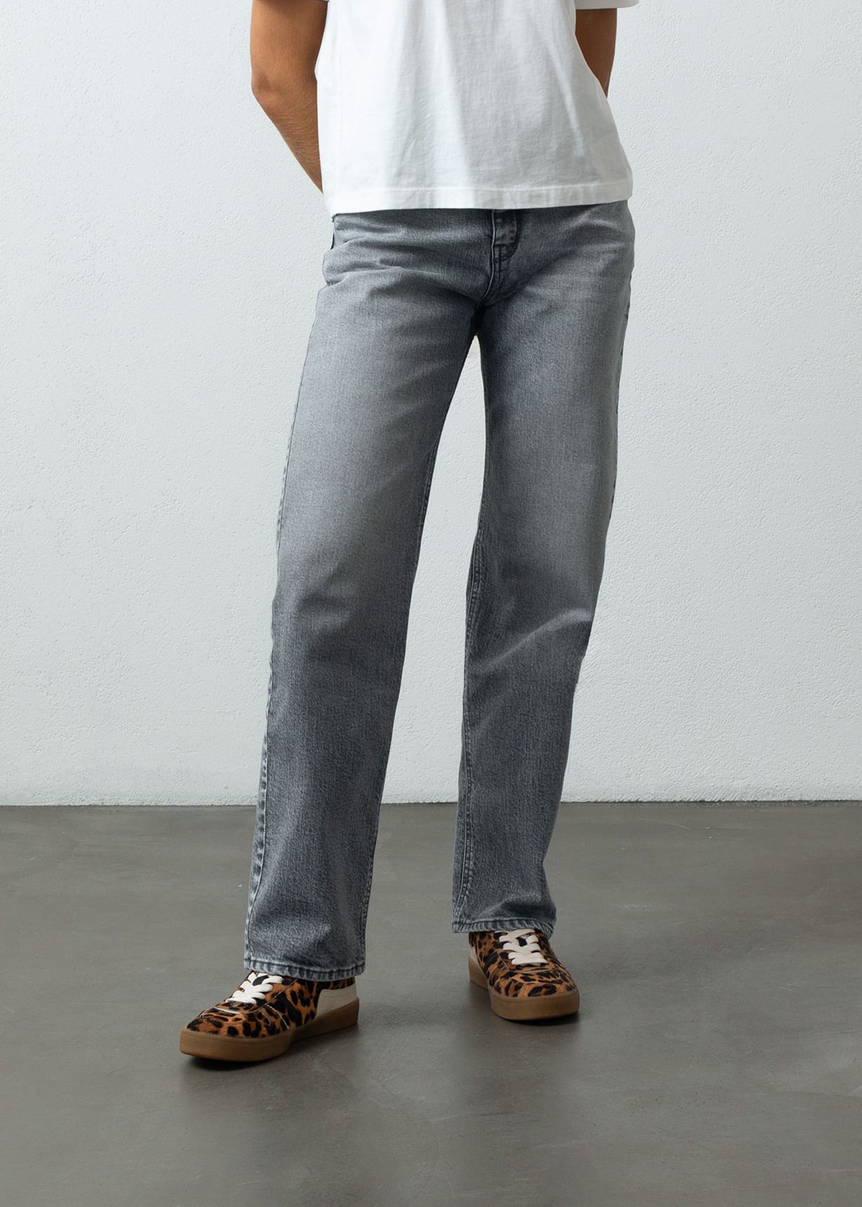 Jean Straight tono gris