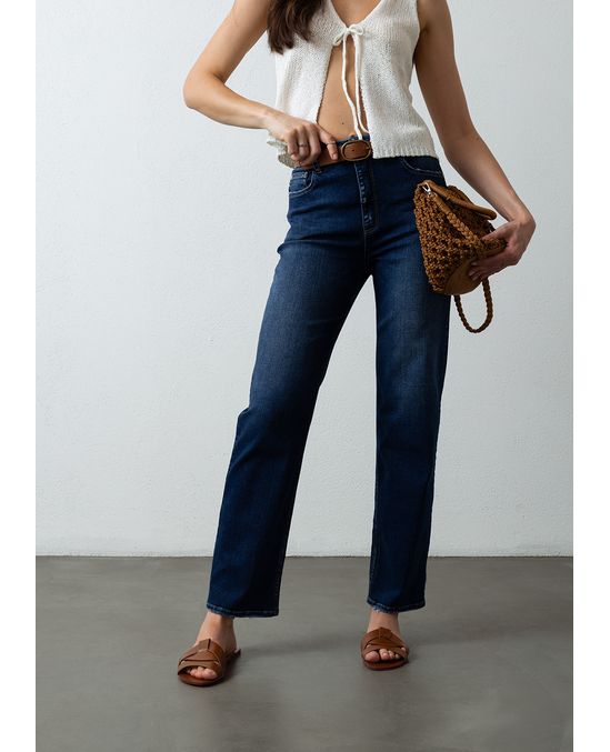 Jean fit con desgastes localizados