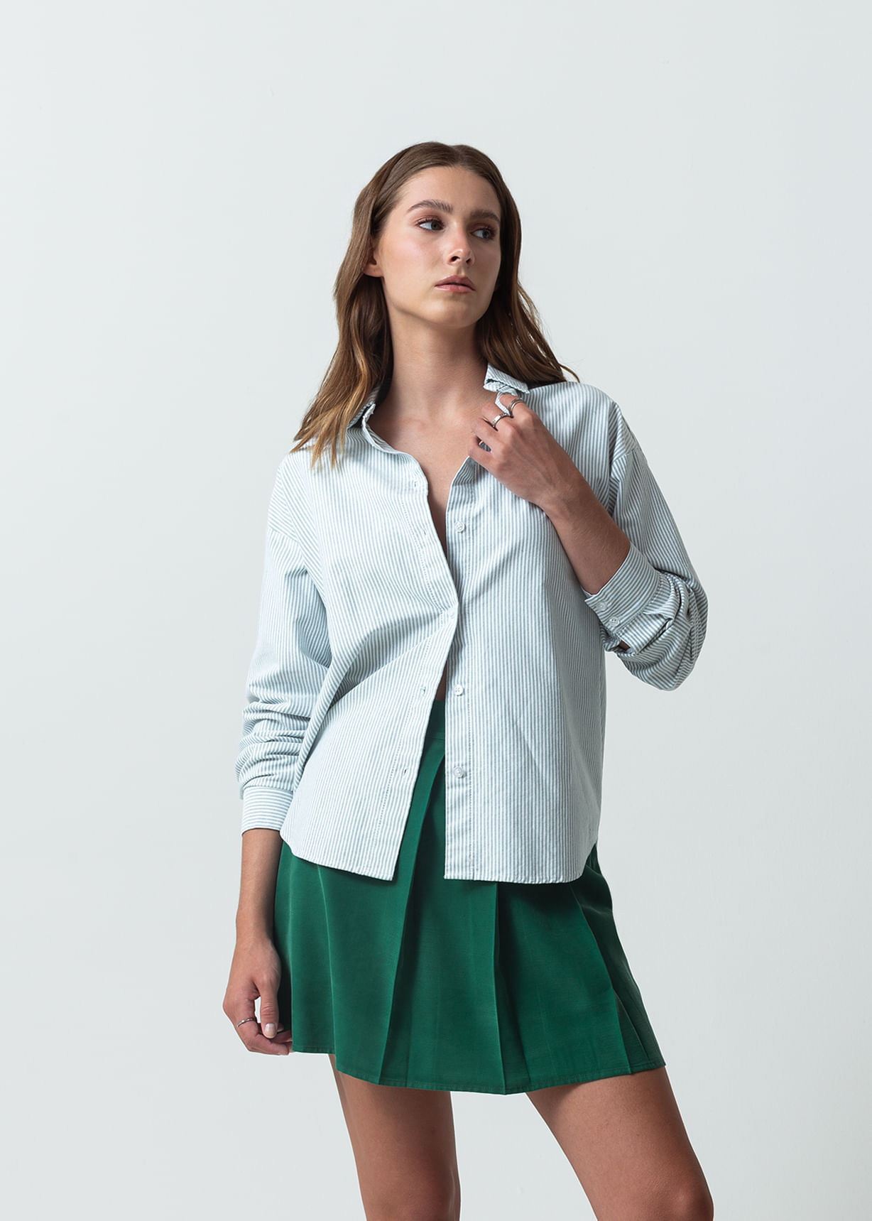 Camisa con diseño a rayas