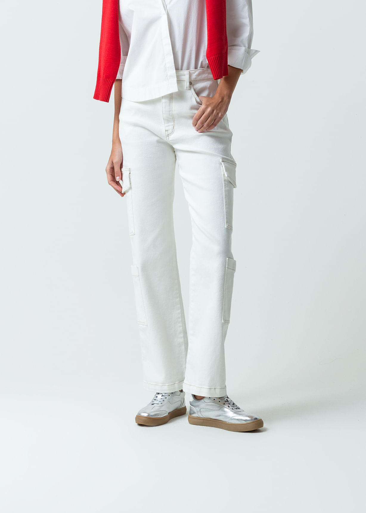 Pantalón Straight con bolsillos en costados