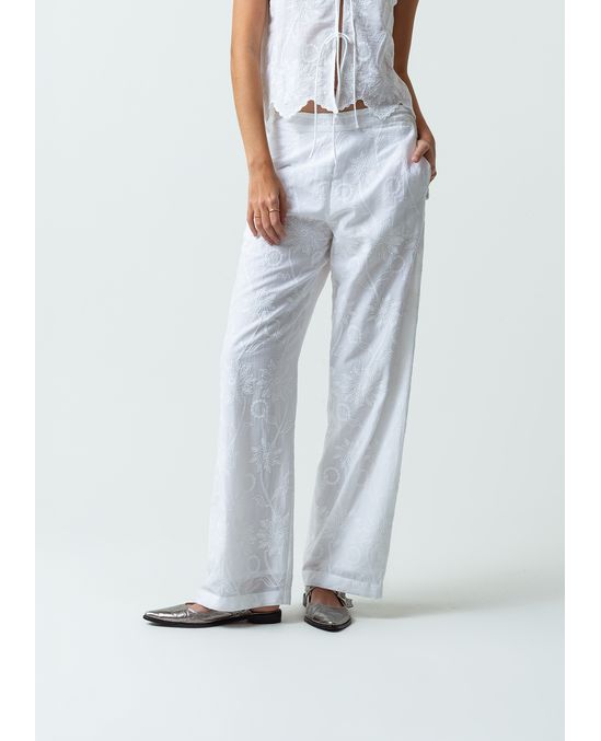 Pantalón con detalles bordados