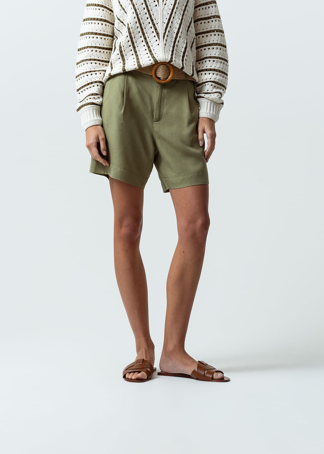 Short con cinturón tejido