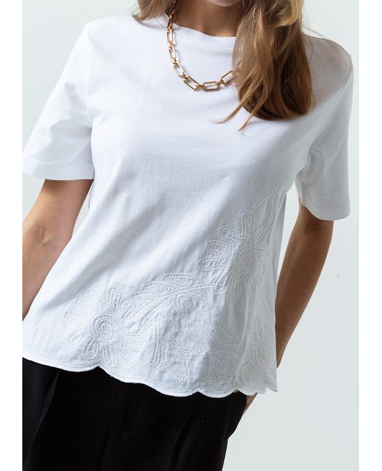 Camiseta manga corta con detalles bordados