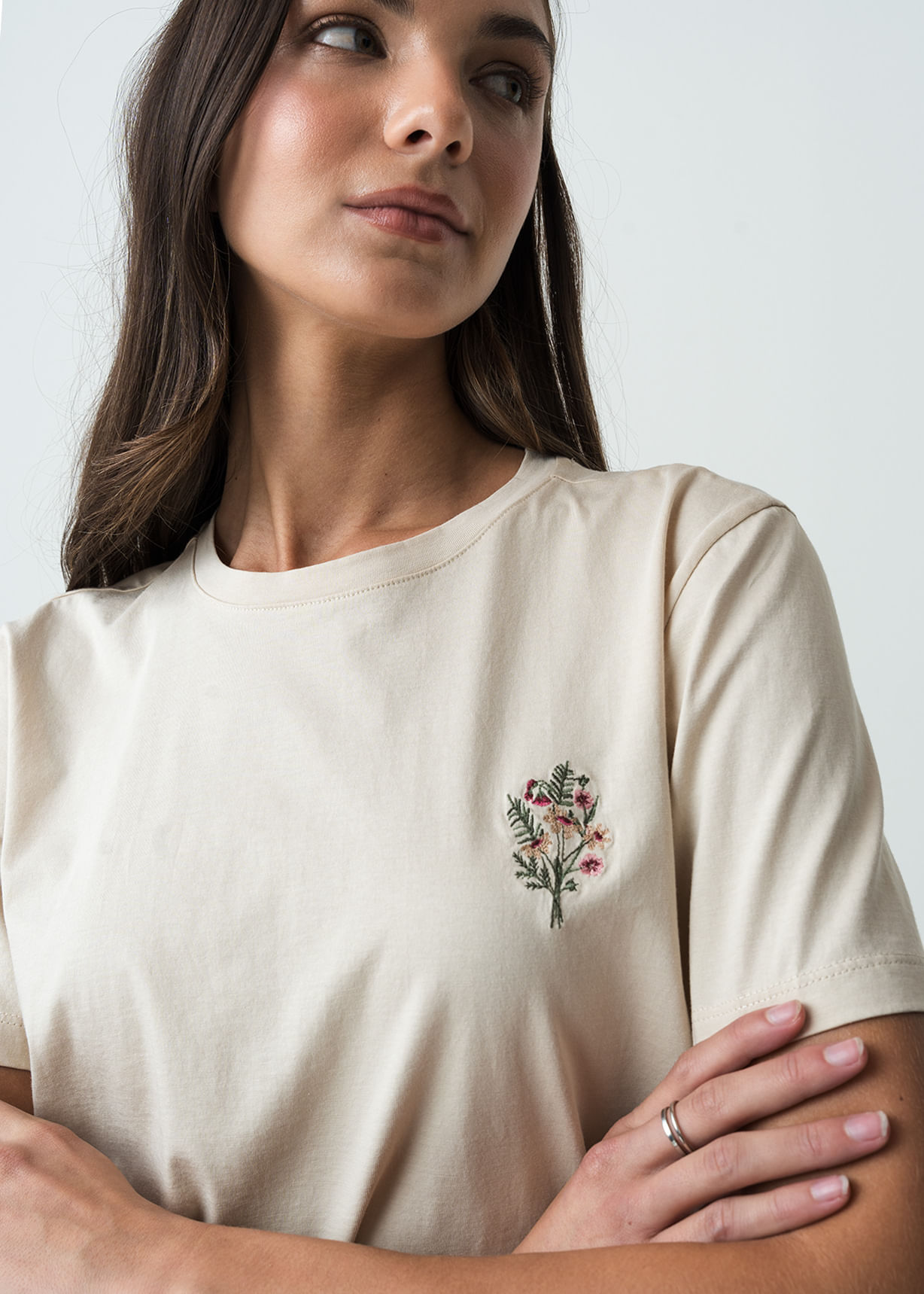 Camiseta manga corta con mini bordado en punto corazón