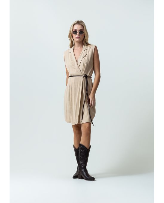 Vestido corto de diseño cruzado para el fin de semana