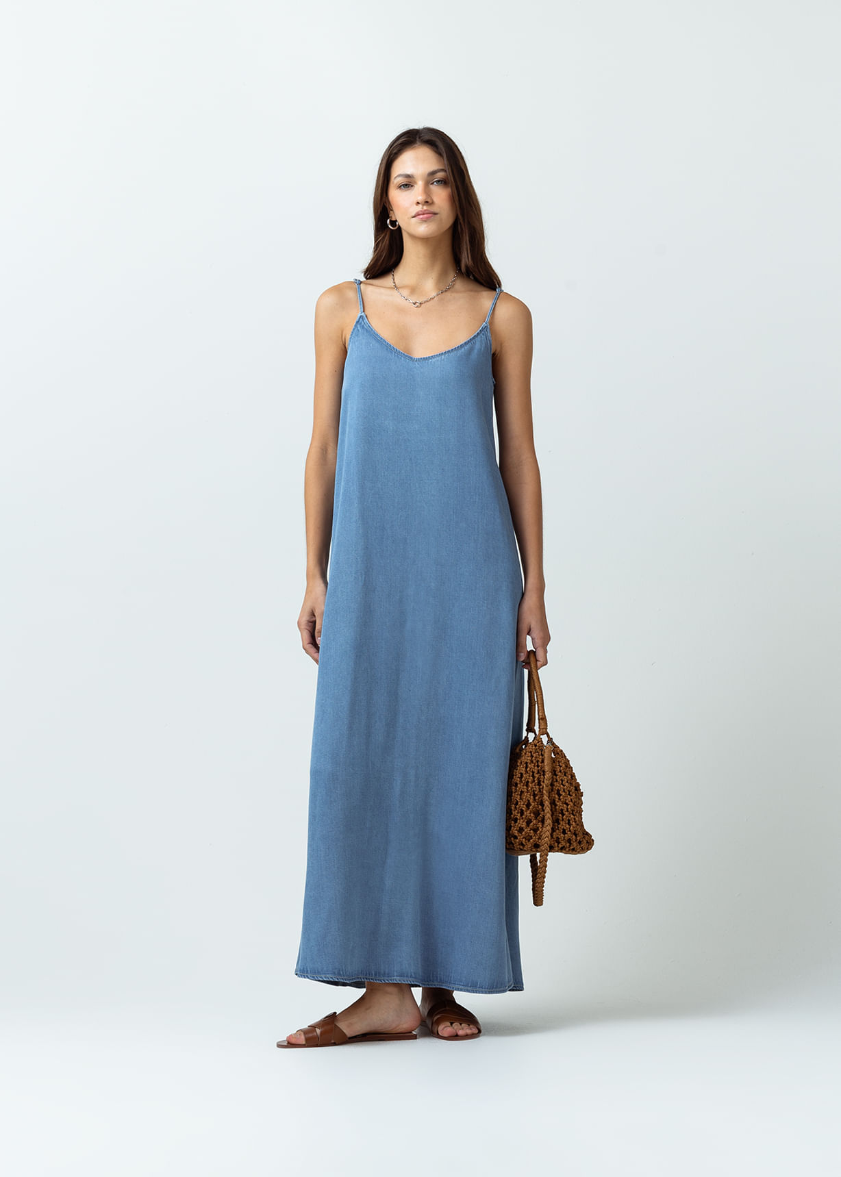Vestido largo en denim perfecto para planes casuales