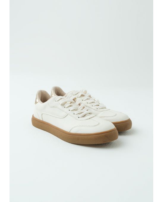 Zapatos en material tipo cuero