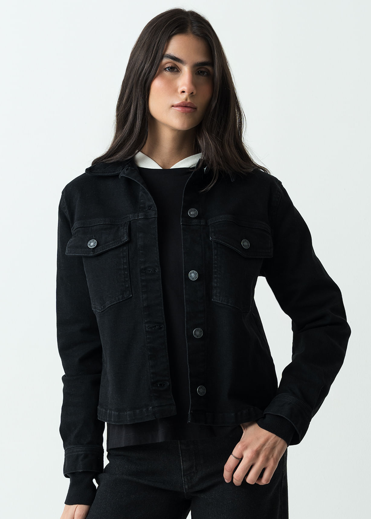 Chaqueta tipo Trucker en black denim