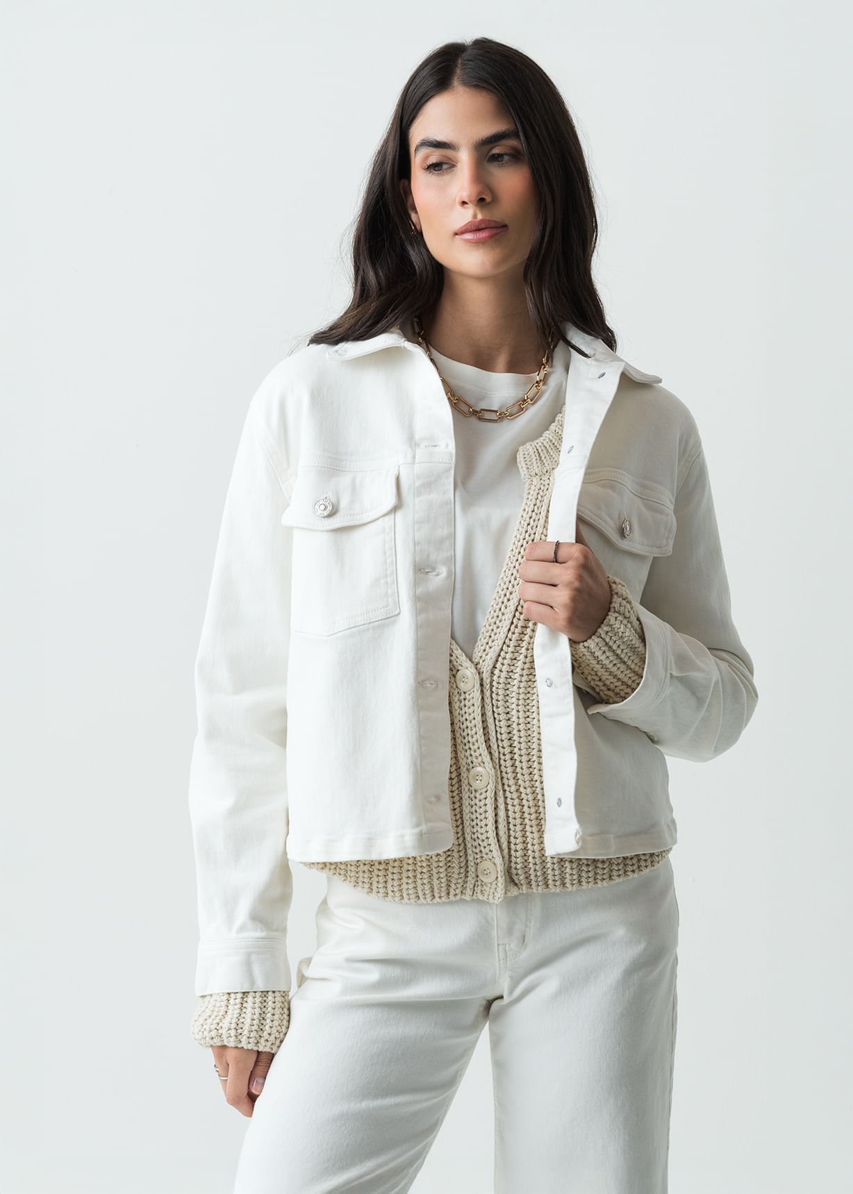 Chaqueta tipo Trucker en white denim