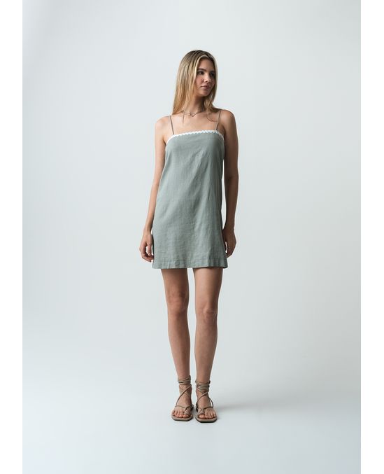 Vestido corto de escote recto