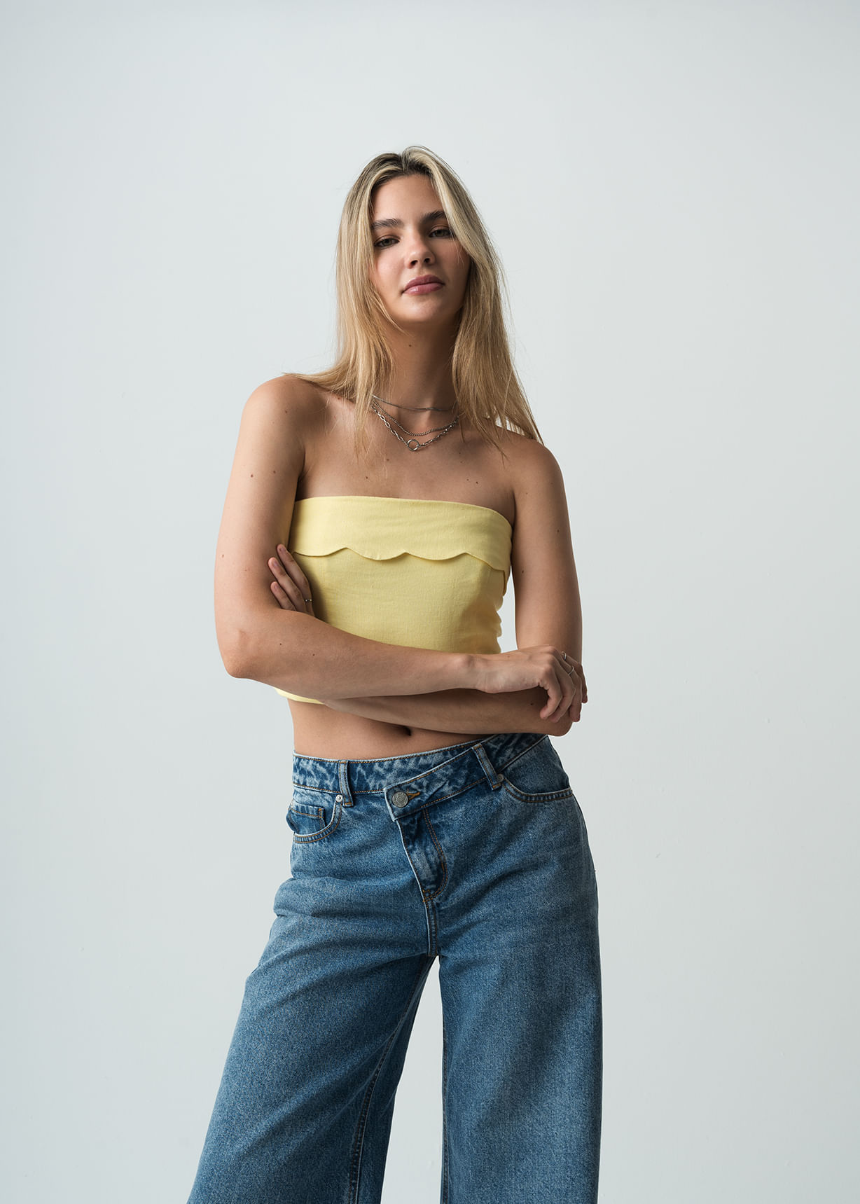 Camisa strapless tipo crop