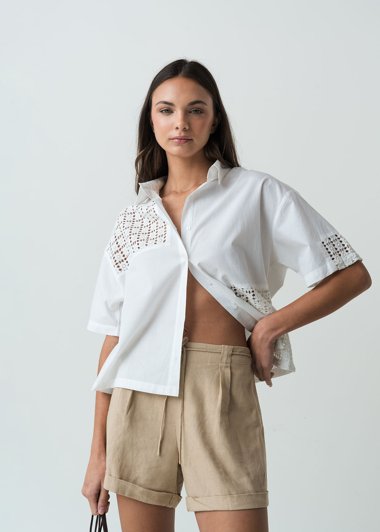 Camisa manga corta con detalles desagujados