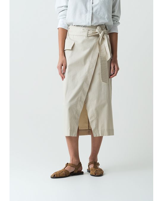 Falda midi de diseño cruzado en frente