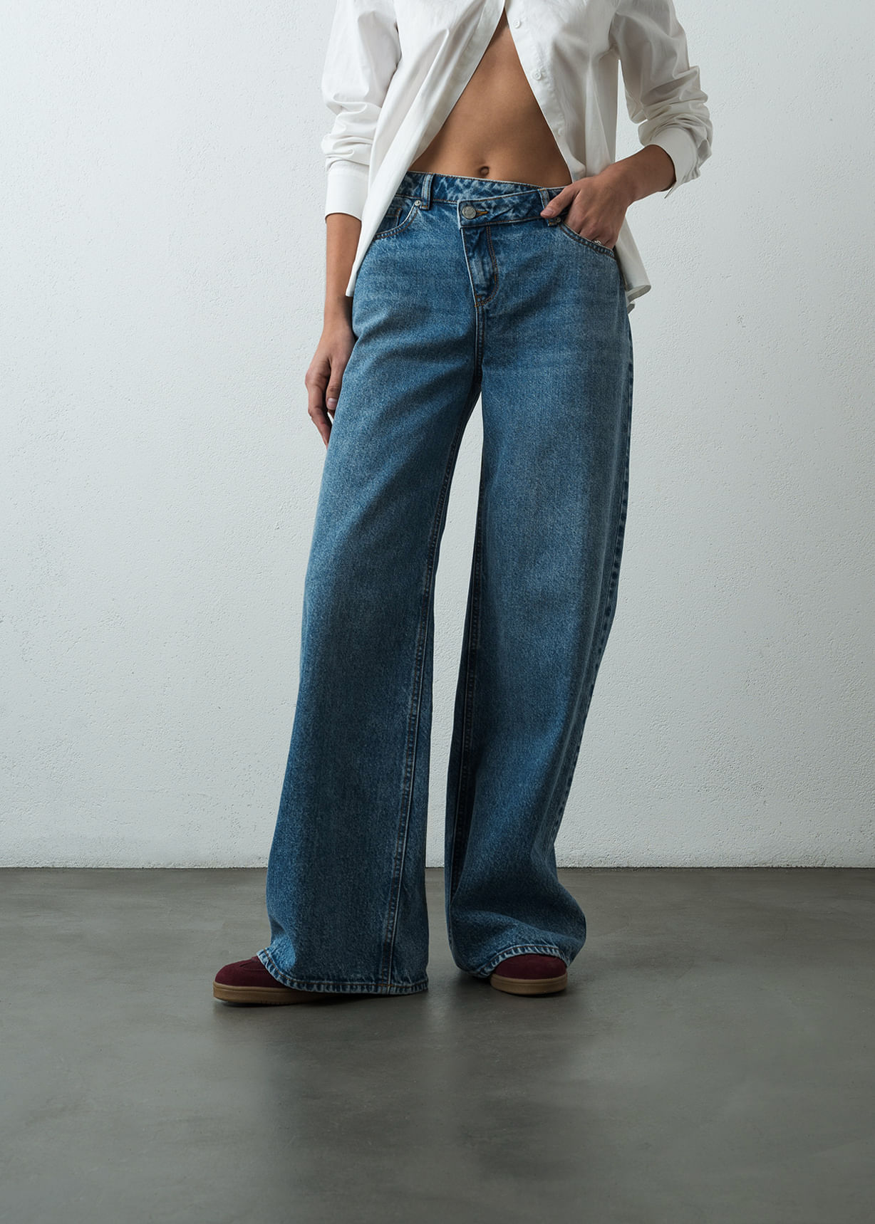 Jean Wide Leg con pretina asimétrica