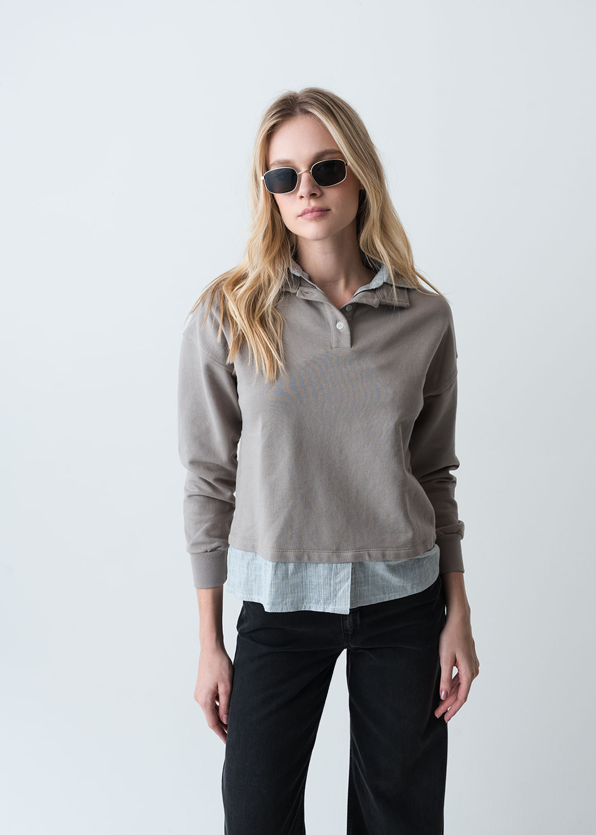 Camiseta manga larga con botones en cuello