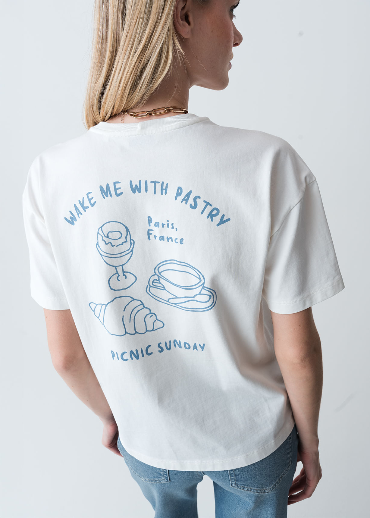 Camiseta manga corta estampada en posterior