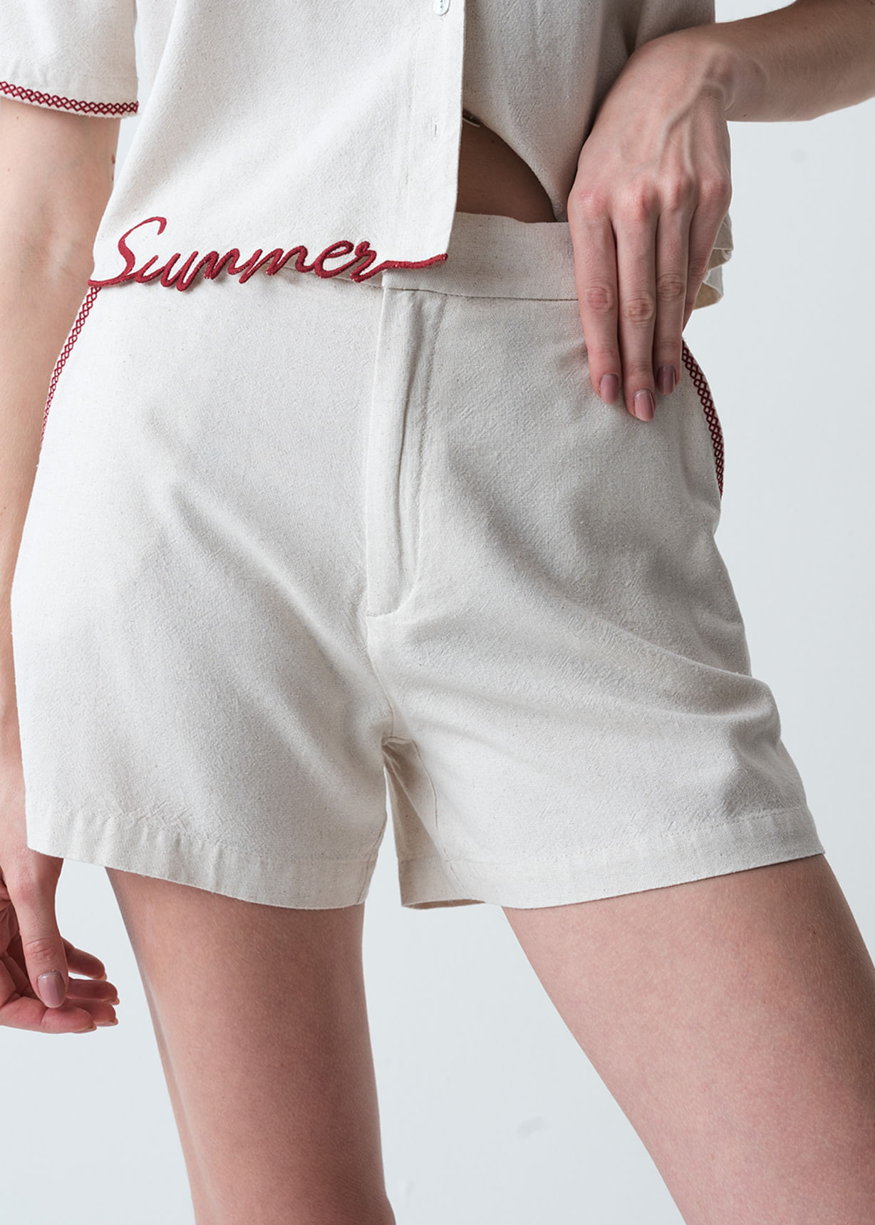 Short con detalles bordados