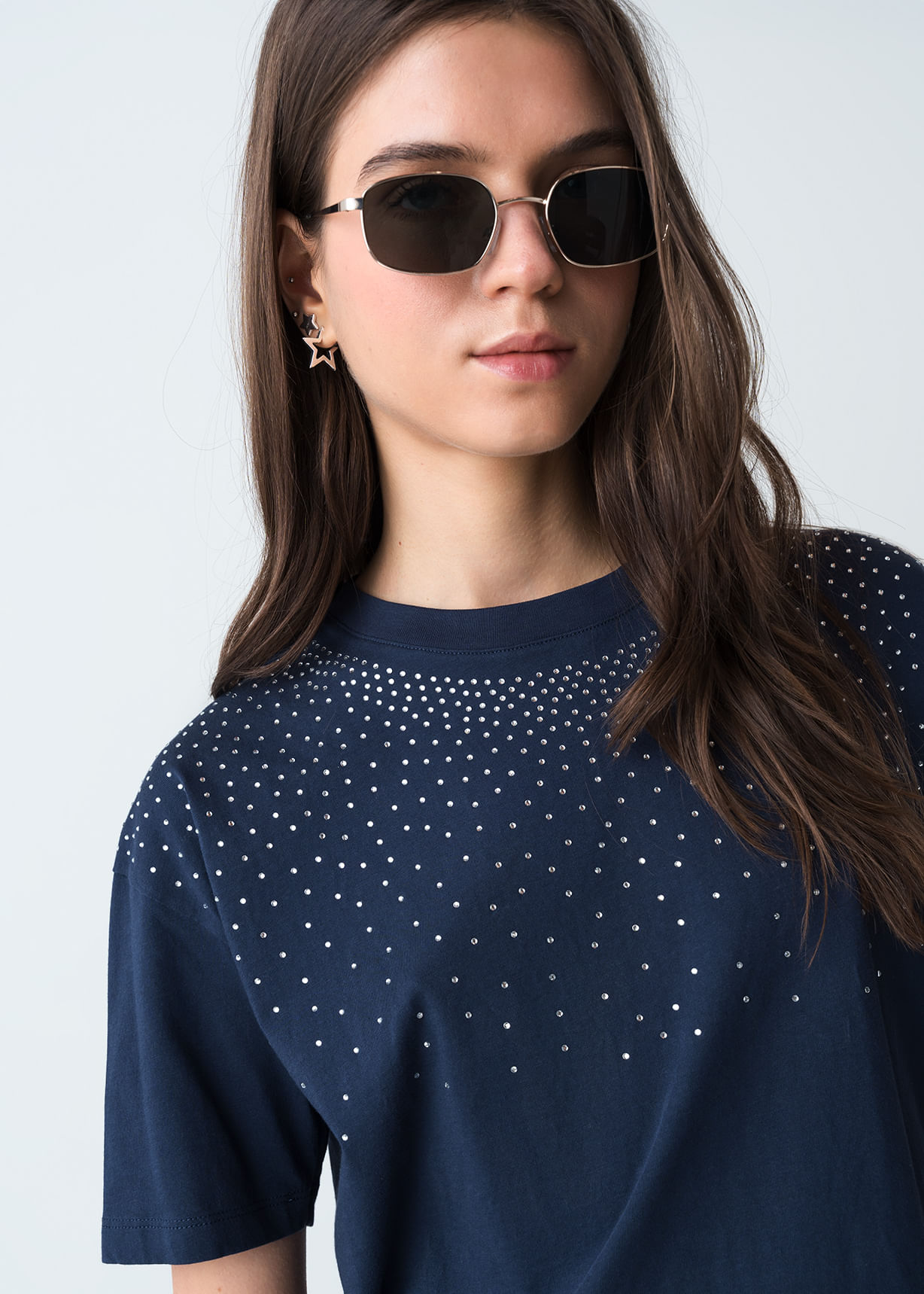 Camiseta con apliques brillantes