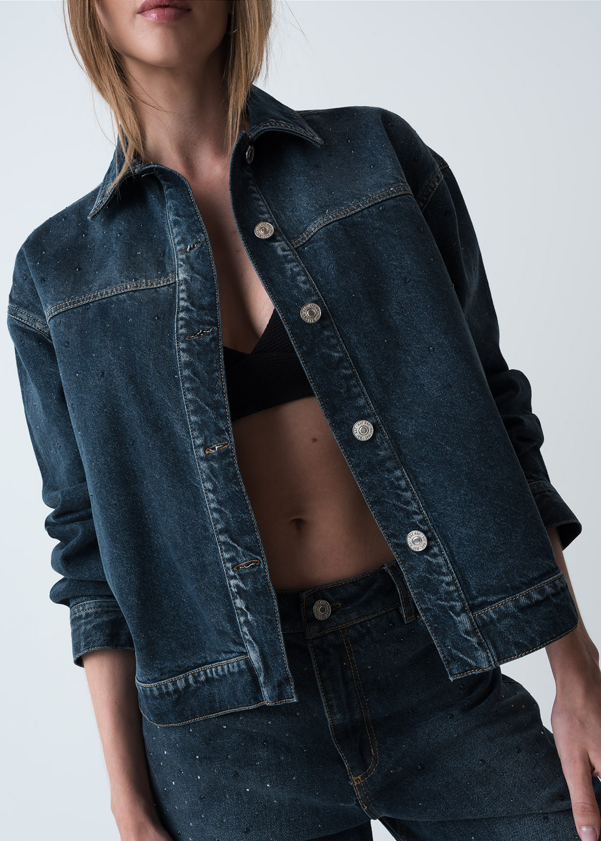 Chaqueta en denim con apliques