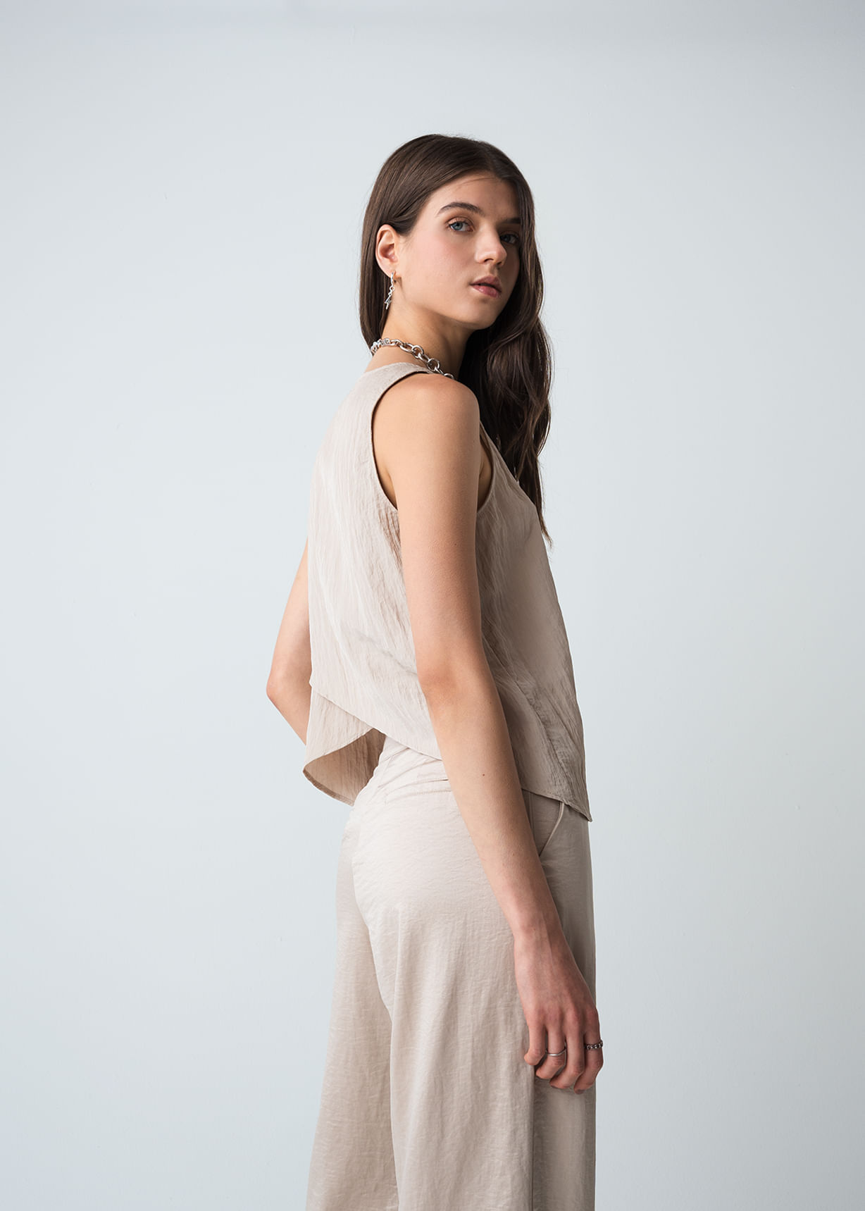 Camisa con diseño cruzado