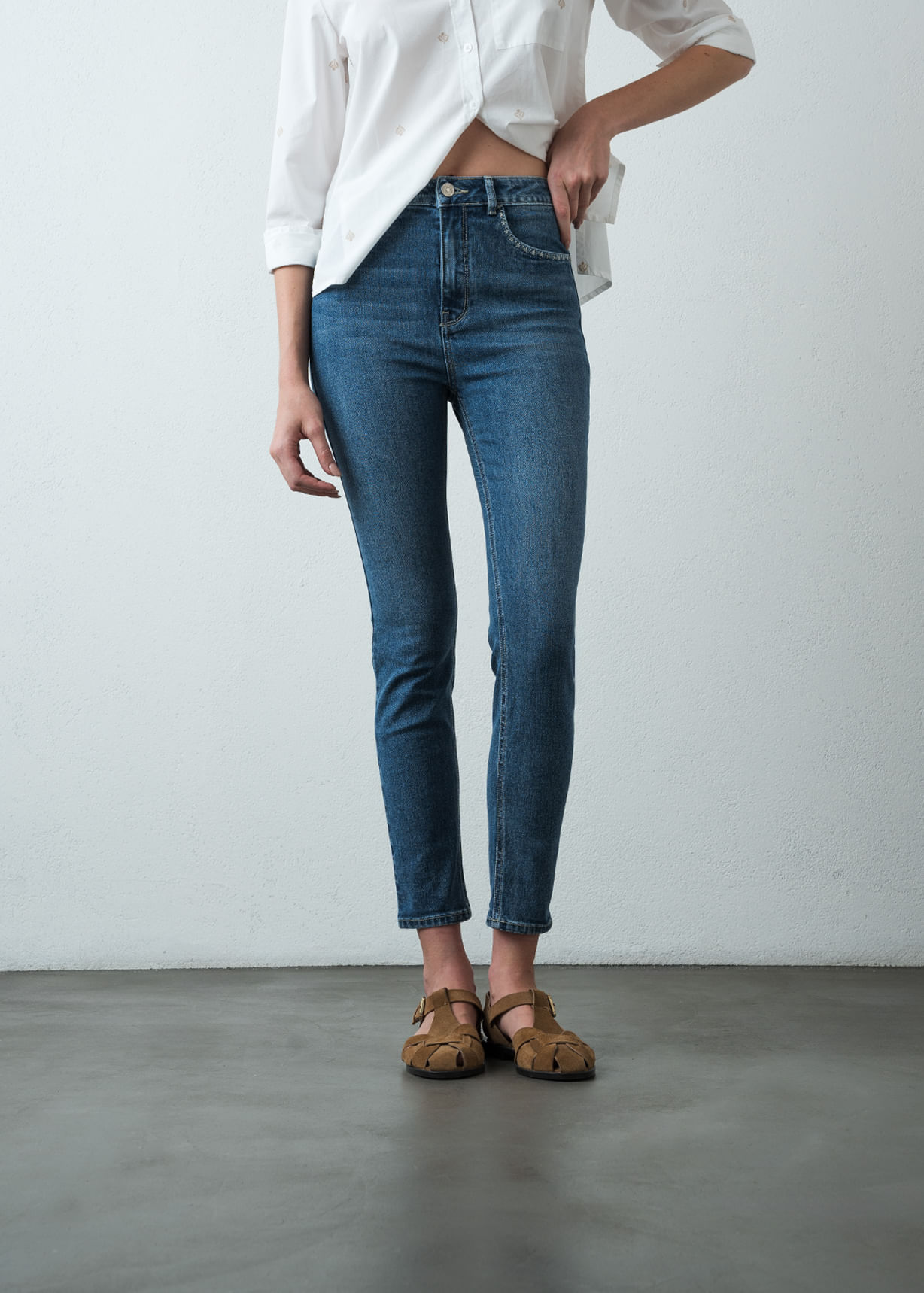 Jean Skinny tiro alto con detalles bordados