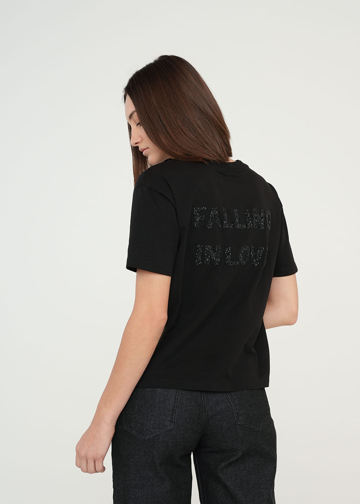 Camiseta con texto brillante