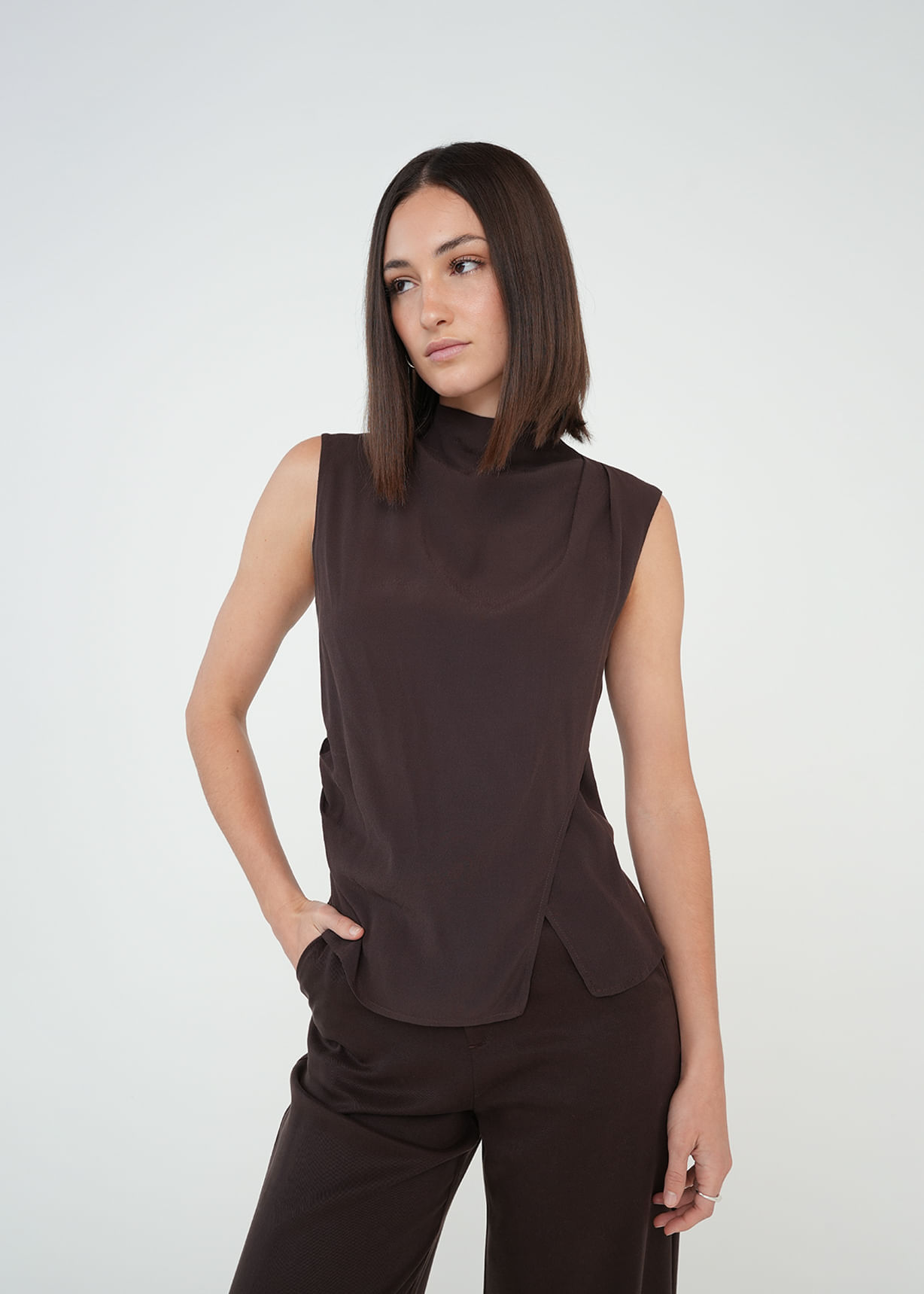 Camisa con diseño cruzado