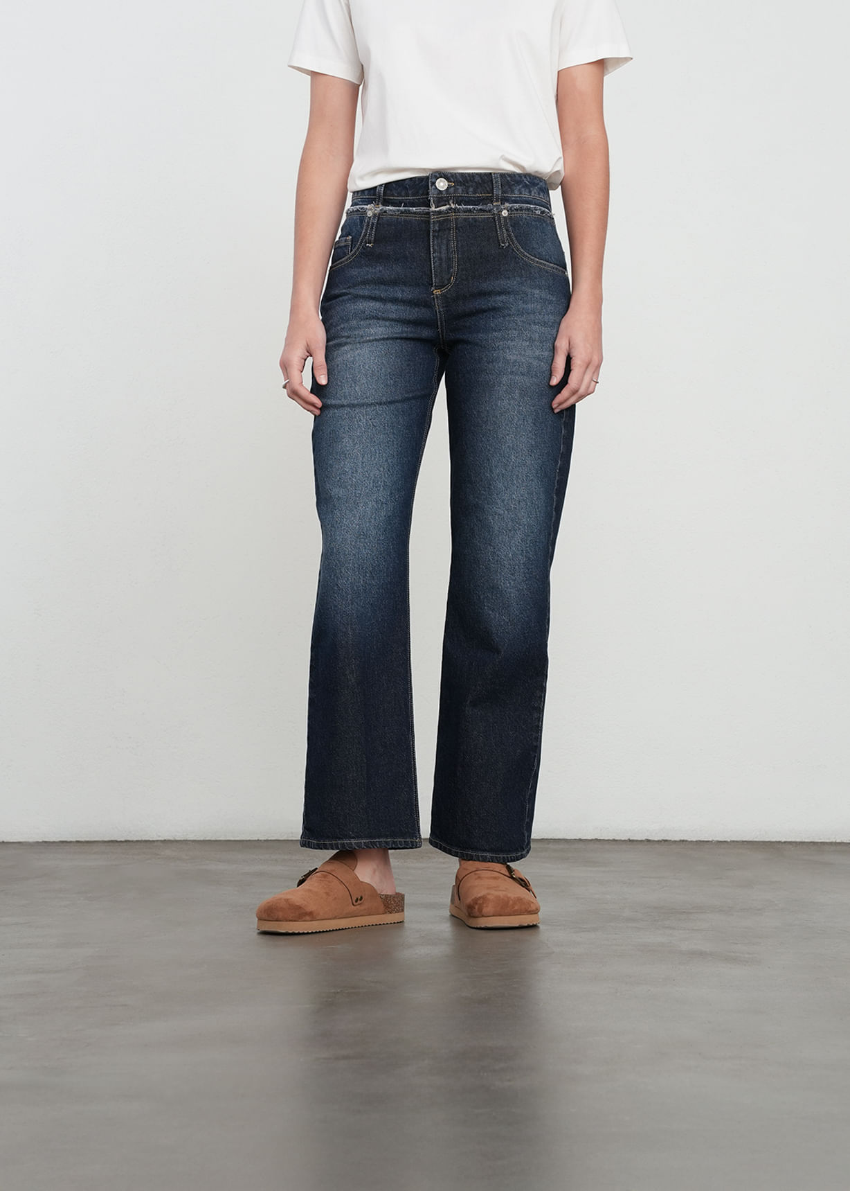 Jean Straight con desgaste en pretina