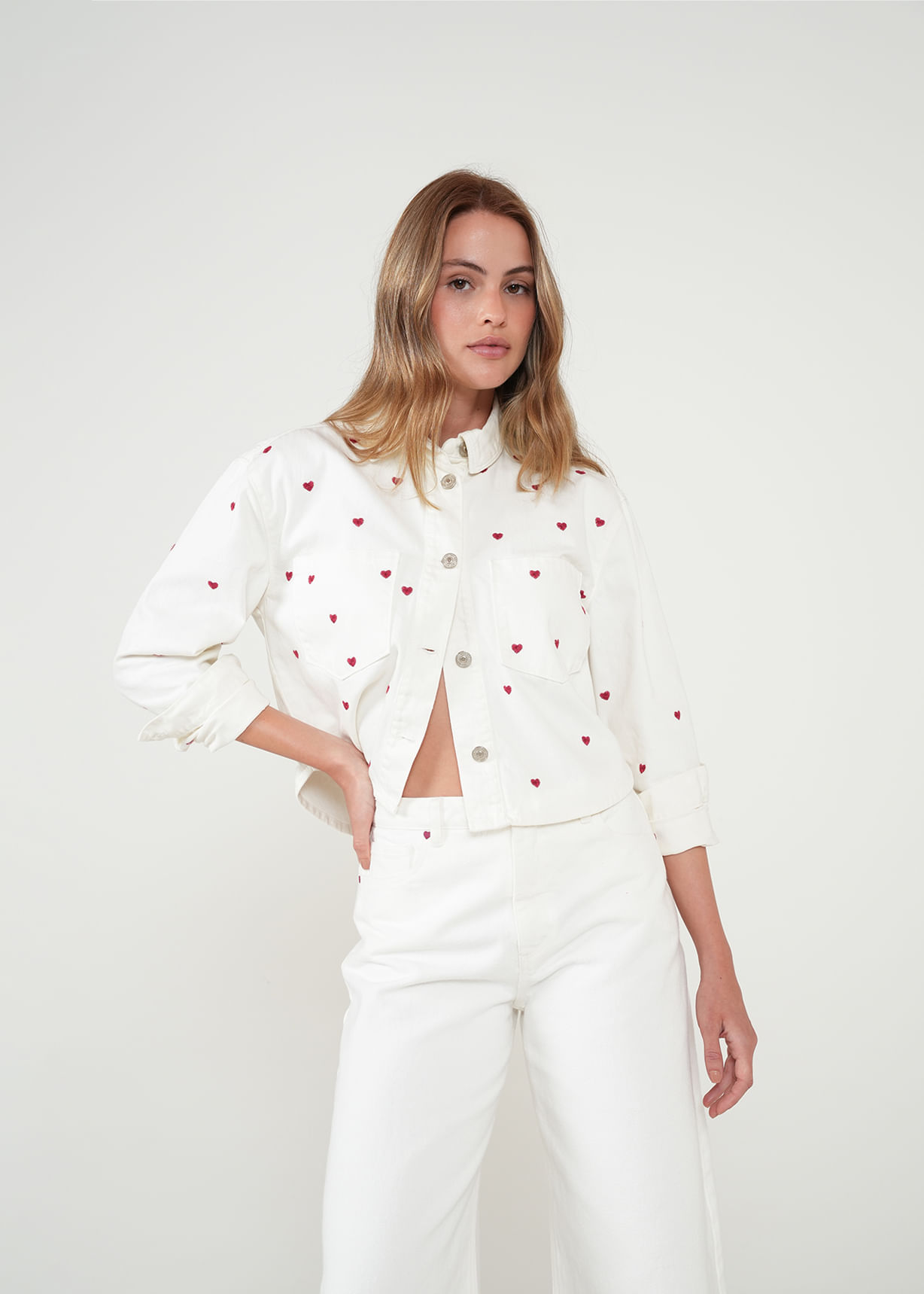 Chaqueta con corazones bordados