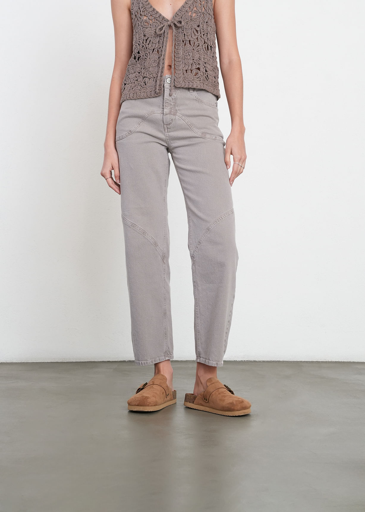 Jean Straight con diseño abstracto