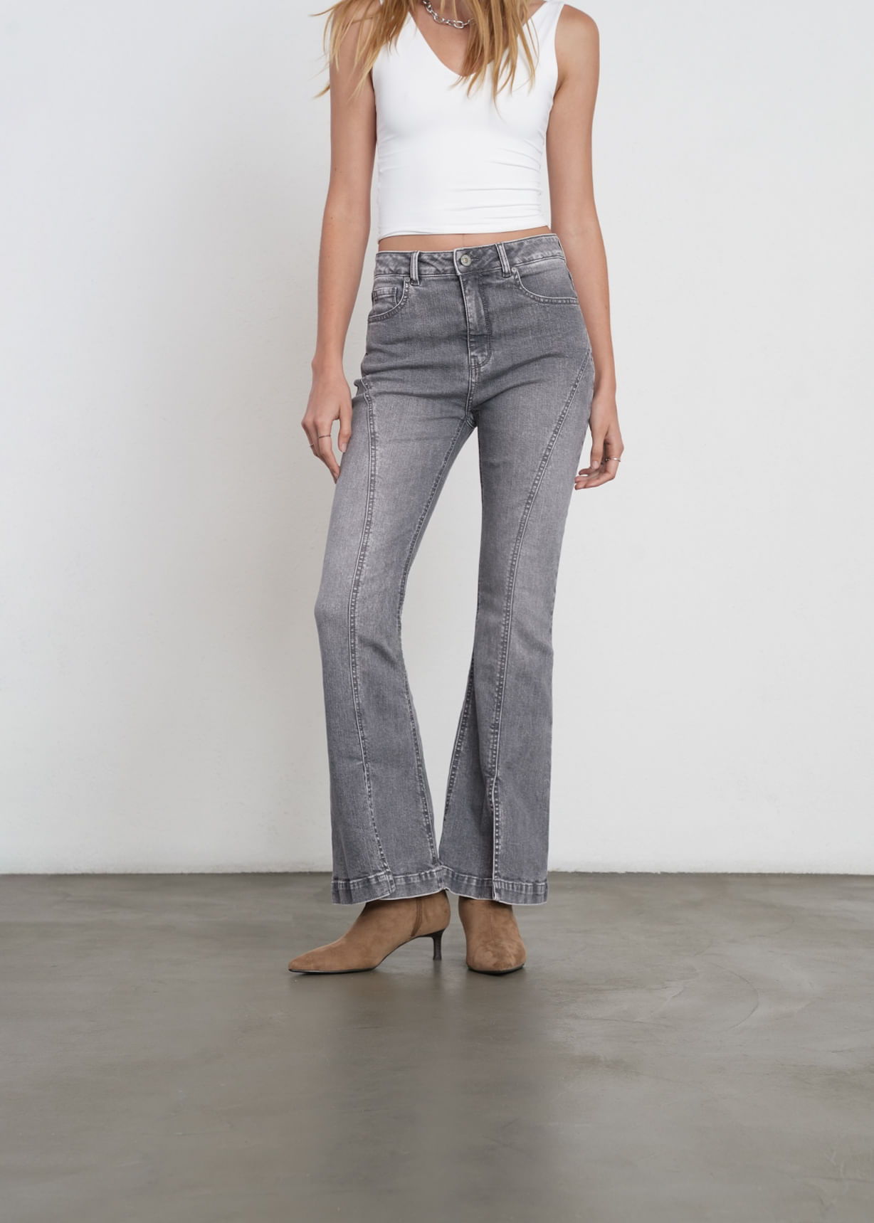 Jean Flare con cortes