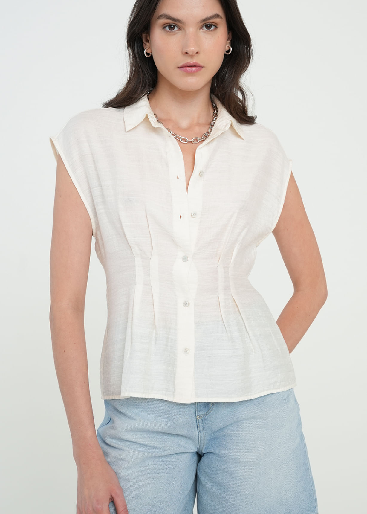 Camisa con ajuste en cintura